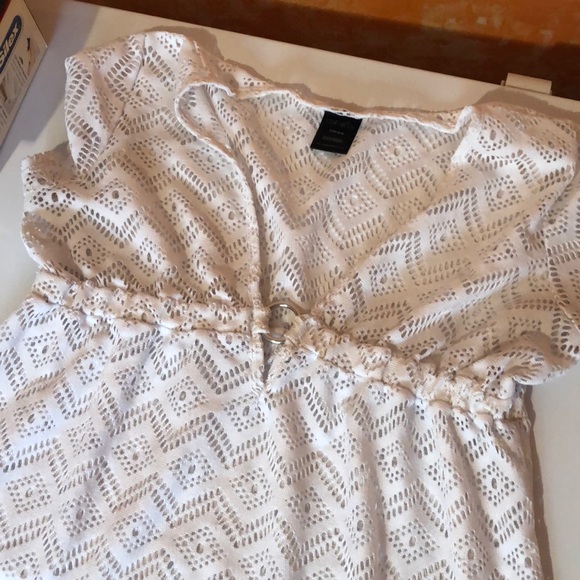 White bathing suite cover - Picture 3 of 4